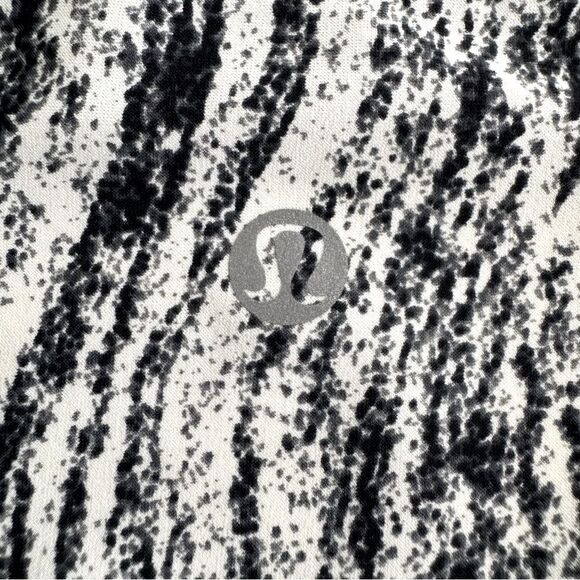 Lululemon Water: Sun Runner 1/2 Zip Texture Twist White Black / Black - Picture 10 of 12